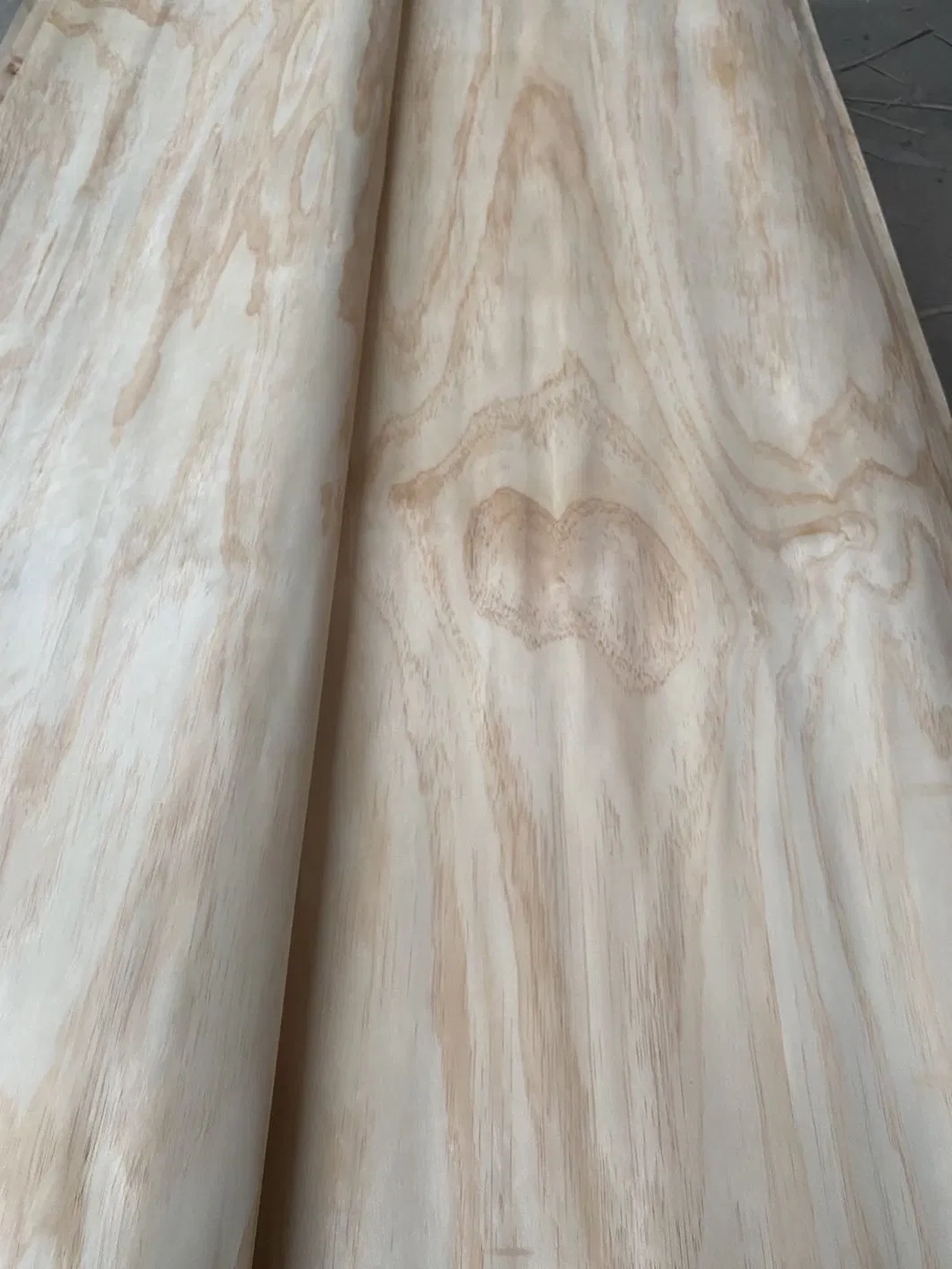 0.4mm Radiate Pine Veneer for Furniture Plywood Factory in Malaysia