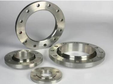 How do pipe fittings connect to pipes or other fittings