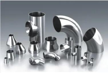 What is the role of thread sealants and joint compounds in pipe fittings