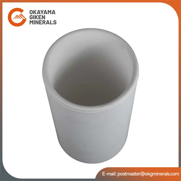 What Are the Main Differences Between a Ceramic Crucible and a Graphite Crucible