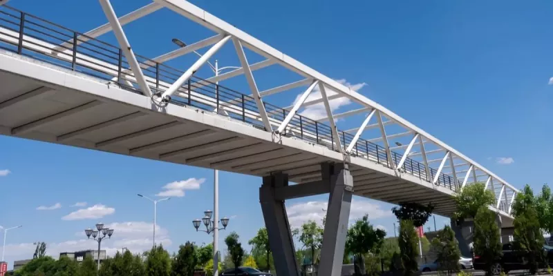 How Can Steel Structure City Footbridge Construction Improve Modern Urban Transportation?