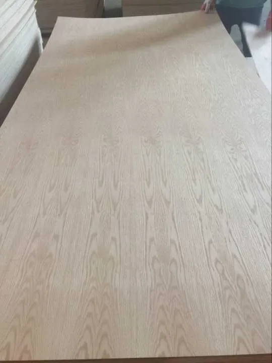 Crown Cut Natural Red Oak Veneer MDF Board