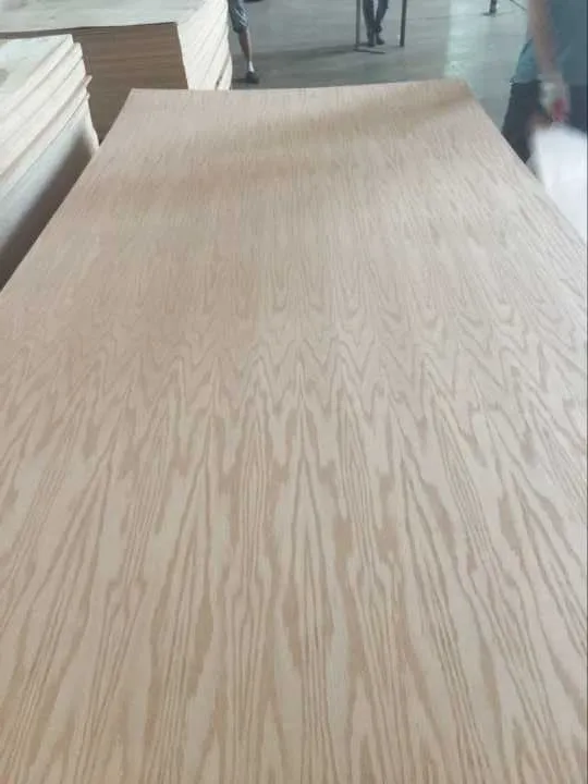 Crown Cut Natural Red Oak Veneer MDF Board
