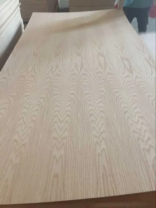 Crown Cut Natural Red Oak Veneer MDF Board