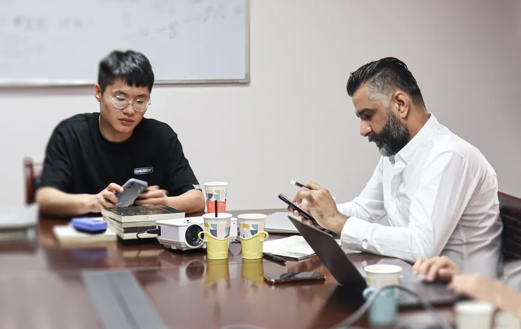 Phenolic Glue Coated Twice Hot Press Form Work Plywood